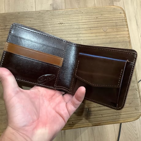 オイルコードバンコニャック×ルガトショルダー　ダークブラウン 二つ折り財布 小銭入れあり