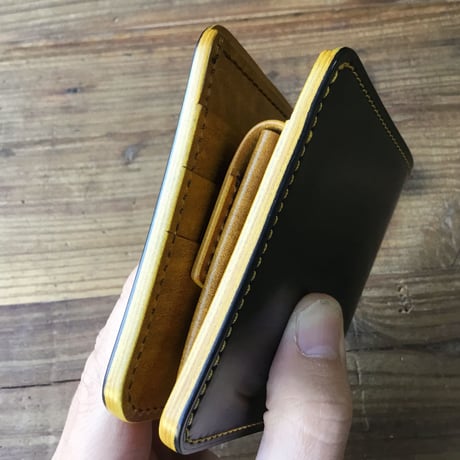 オイルコードバン黒×ルガトショルダーイエロー 二つ折り財布 小銭入れあり