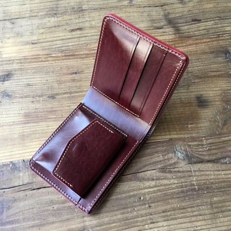 オイルコードバンコニャック×ルガトショルダーワイン 二つ折り財布 小銭入れあり
