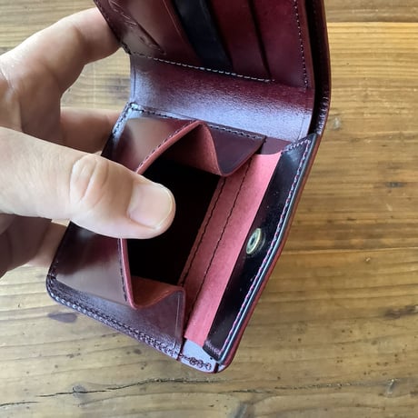 オイルコードバン黒×ルガトショルダーワイン　 二つ折り財布 小銭入れあり