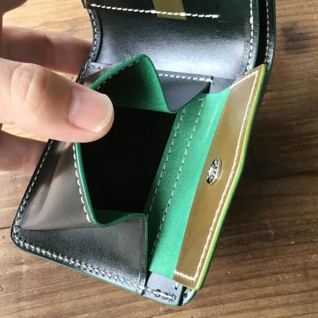 オリーブコードバン×ルガトショルダーグリーン 二つ折り財布 小銭入れあり