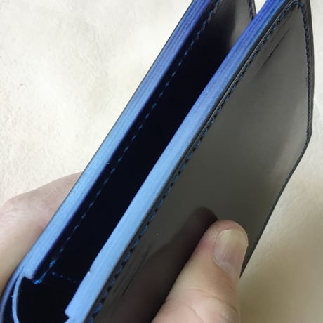 オイルコードバン黒×ルガトショルダーネイビー 二つ折り財布 小銭入れあり