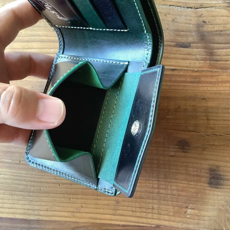 オイルコードバン黒×ルガトショルダー深緑 二つ折り財布 小銭入れあり