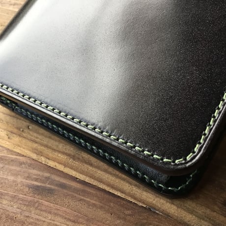 オイルコードバン黒×ルガトショルダーグリーン 二つ折り財布 小銭入れあり
