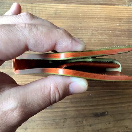 オイルコードバングリーン×ルガトショルダーオレンジ　二つ折り財布　小銭入れあり