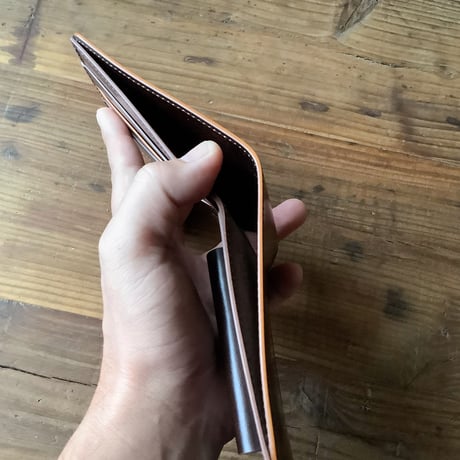オイルコードバンコニャック×ルガトショルダー　ダークブラウン 二つ折り財布 小銭入れあり
