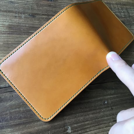 ライトブラウンコードバン×グリーン牛革 二つ折り財布 小銭入れなし
