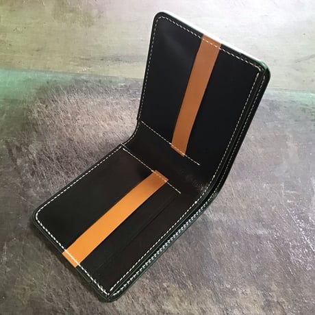 ライトブラウンコードバン×ルガトショルダーグリーン 二つ折り財布 小銭入れなし