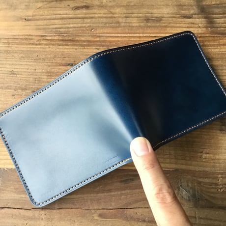 ネイビーオイルコードバン×ルガトショルダーワイン 二つ折り財布 小銭入れあり