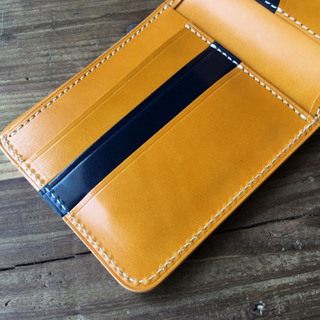 ネイビーオイルコードバン×キャメル色牛革 二つ折り財布 小銭入れなし