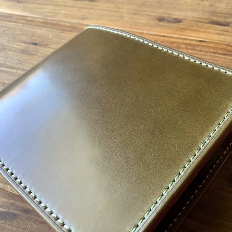 オイルコードバンオリーブ×ルガトショルダーワイン 二つ折り財布 小銭入れあり