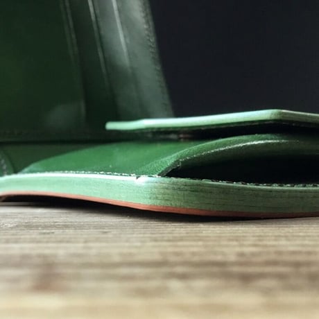 ブラウンオイルコードバン×グリーン牛革 二つ折り財布 小銭入れあり