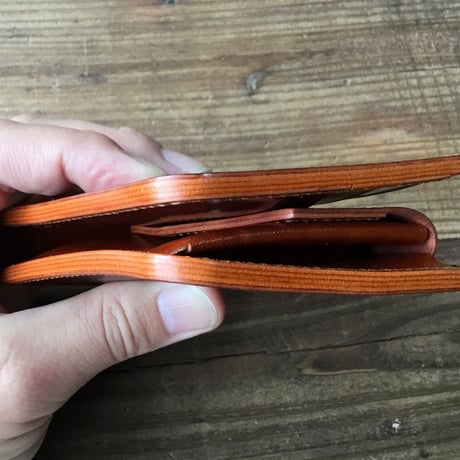ブラウンオイルコードバン×ルガトショルダーオレンジ 二つ折り財布 小銭入れあり