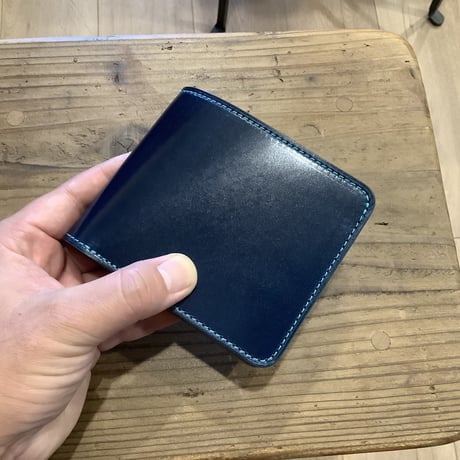オイルコードバンネイビー×ルガトショルダー　ダークブラウン 二つ折り財布 小銭入れあり