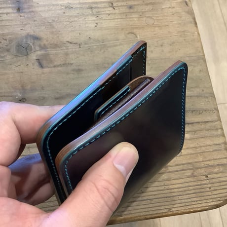 オイルコードバンネイビー×ルガトショルダー　ダークブラウン 二つ折り財布 小銭入れあり