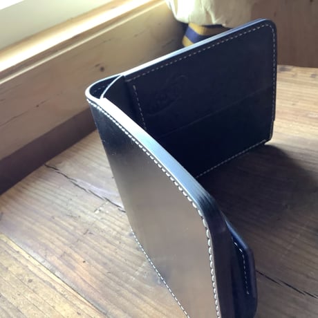 オイルコードバン黒×ルガトショルダー紺　オイルレザー 黒 二つ折り財布 小銭入れあり