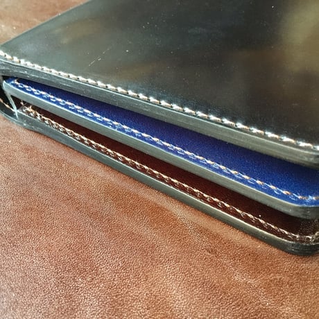 オイルコードバン黒×ルガトショルダーネイビー、ブラウン  二つ折り財布  小銭入れ無し