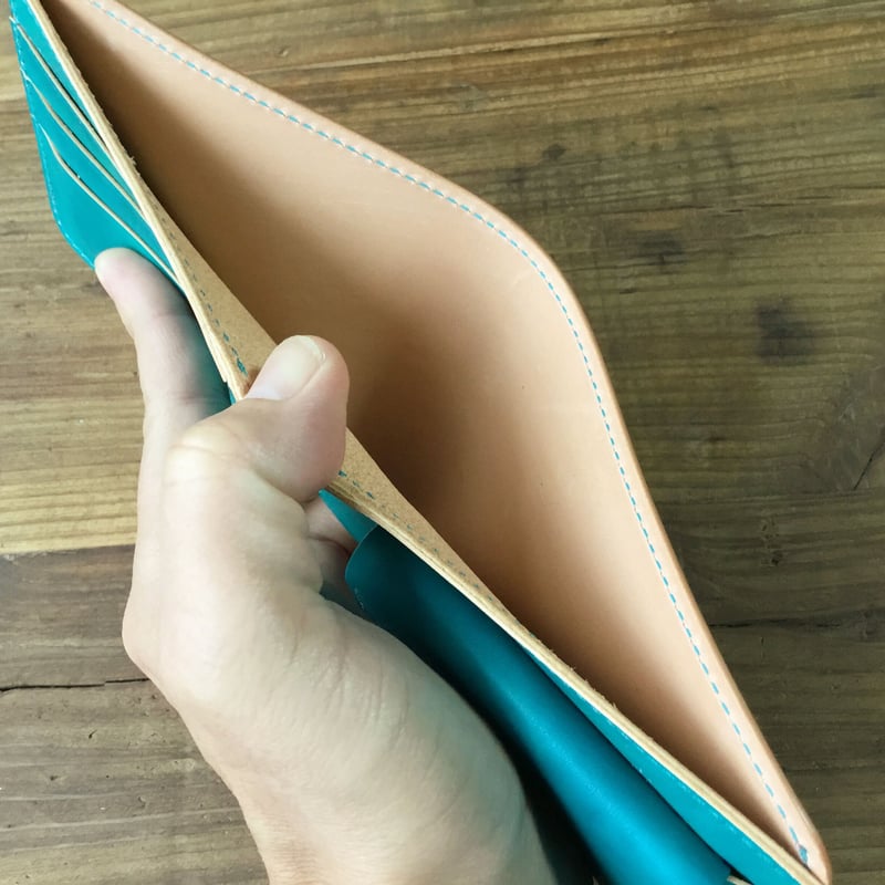 革張りターコイズブルースツール大きめ レザークラフト皮革の【切り革】牛ヌメ革 / 姫路レザー