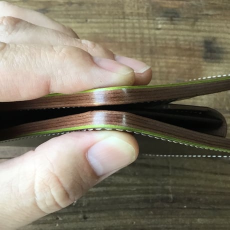 オリーブコードバン×ルガトショルダーブラウン 二つ折り財布 小銭入れあり