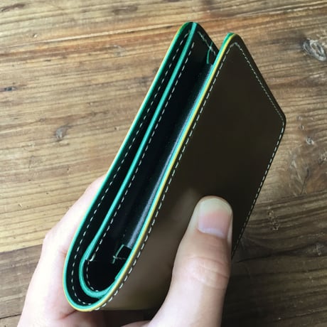 オリーブコードバン×ルガトショルダーグリーン 二つ折り財布 小銭入れあり