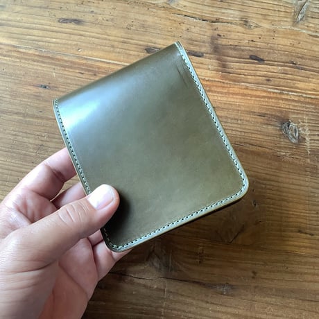 オイルコードバンオリーブ×ルガトショルダー　ダークブラウン 二つ折り財布 小銭入れあり
