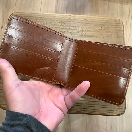 ネイビーオイルコードバン×ルガトショルダーブラウン 二つ折り財布 小銭入れなし