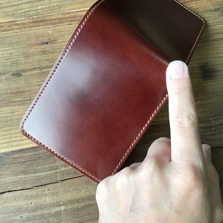 オイルコードバンバーガンディ×ルガトショルダーブラウン 二つ折り財布 小銭入れあり