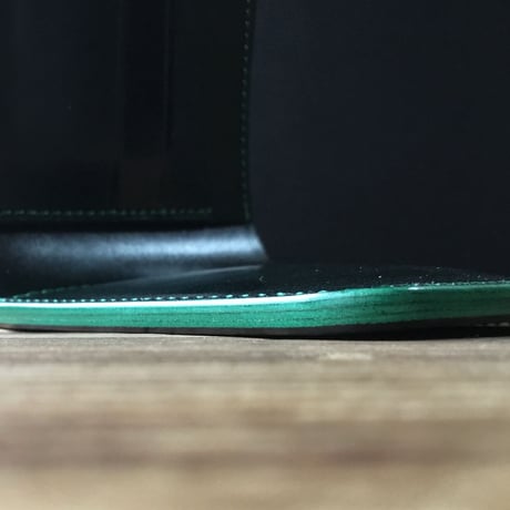 オイルコードバン黒×ルガトショルダーグリーン 二つ折り財布 小銭入れなし