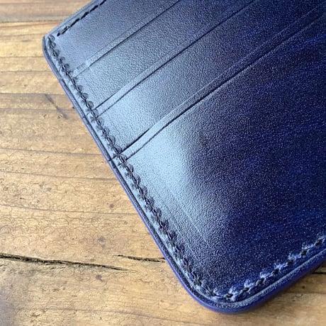 オイルコードバン黒×ルガトショルダーネイビー 二つ折り財布 小銭入れなし