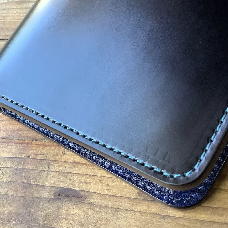 コードバン黒×ルガトショルダーネイビー 二つ折り財布 小銭入れあり