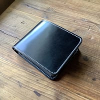 オイルコードバン黒×ルガトショルダー紺　オイルレザー 黒 二つ折り財布 小銭入れあり