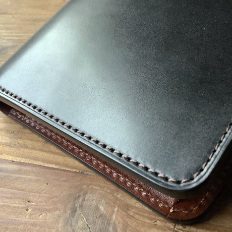 オイルコードバン黒×ルガトショルダーブラウン 二つ折り財布、小銭入れあり