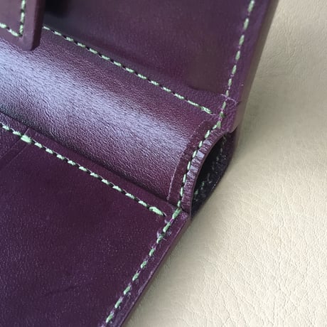オリーブグリーンコードバン×ルガトショルダーパープル 二つ折り財布 小銭入れあり