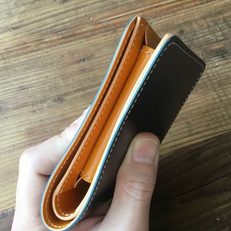 ネイビーオイルコードバン×キャメル牛革  二つ折り財布  小銭入れあり