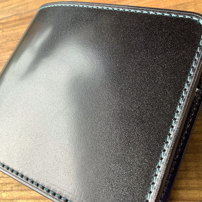 オイルコードバン黒×ルガトショルダーネイビー 二つ折り財布