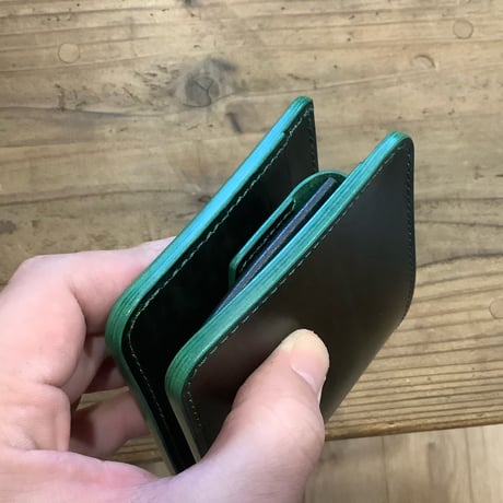ルガトショルダーグリーン  二つ折り財布  小銭入れあり