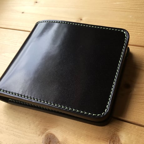 オイルコードバン黒×ルガトショルダーグリーン 二つ折り財布 小銭入れなし