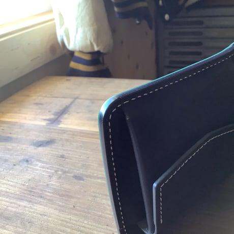 ルガトショルダーグリーン　深緑×オイルレザー 黒　 二つ折り財布  小銭入れあり