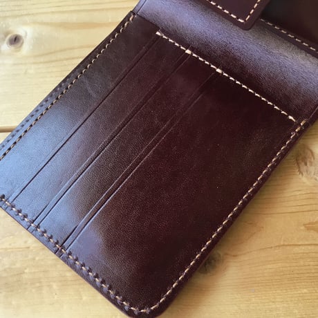 ブラウンオイルコードバン×ルガトショルダーワイン 二つ折り財布 小銭入れあり