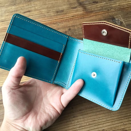 オイルコードバンコニャック×ルガトショルダー琉球ブルー 二つ折り財布 小銭入れあり