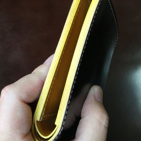 コードバン黒×ルガトショルダーイエロー 二つ折り財布 小銭入れあり
