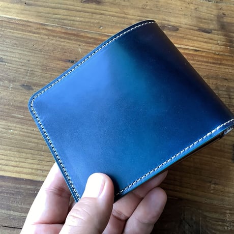ネイビーオイルコードバン×ルガトショルダー　ダークブラウン 二つ折り財布 小銭入れなし
