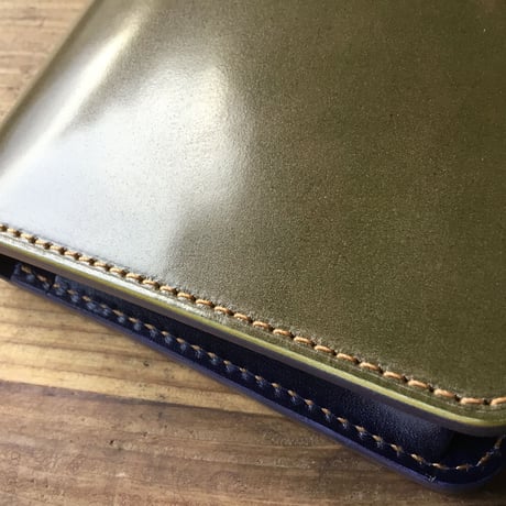 オリーブコードバン×ルガトショルダーネイビー 二つ折り財布 小銭入れあり