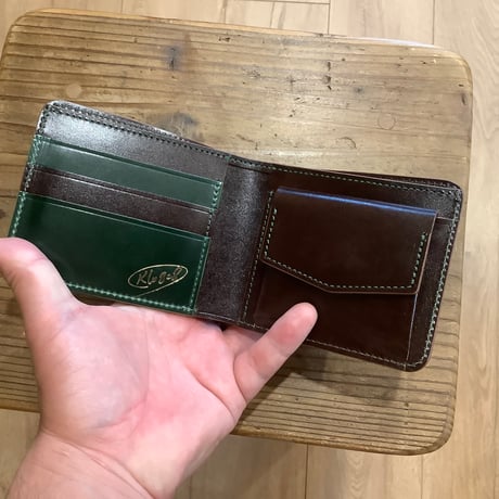 オイルコードバングリーン×ルガトショルダー　ダークブラウン　二つ折り財布　小銭入れあり