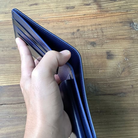 オイルコードバン黒×ルガトショルダーネイビー 二つ折り財布 小銭入れあり