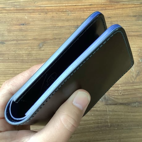 オイルコードバン黒×ルガトショルダーネイビー 二つ折り財布 小銭入れあり