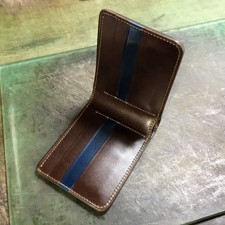 ネイビーオイルコードバン×チョコ色牛革 二つ折り財布 小銭入れなし