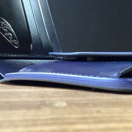 オイルコードバン黒×ルガトショルダーネイビー 二つ折り財布 小銭入れあり
