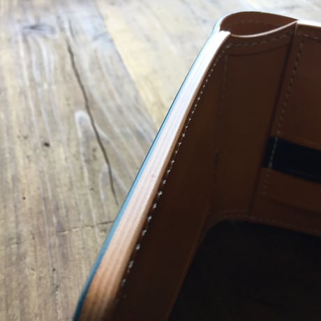 ネイビーオイルコードバン×キャメル色牛革 二つ折り財布 小銭入れなし