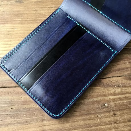 オイルコードバン黒×ルガトショルダーネイビー 二つ折り財布 小銭入れ無し